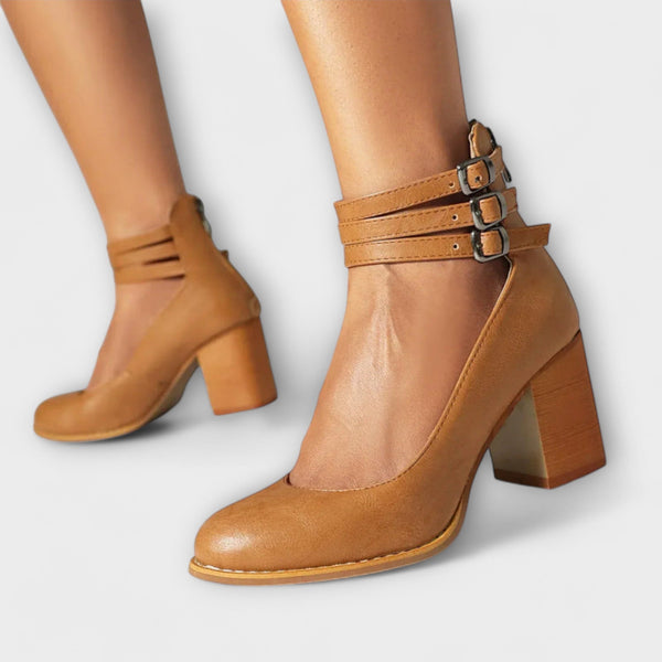 Alira – Pumps with Ankle Strap Design